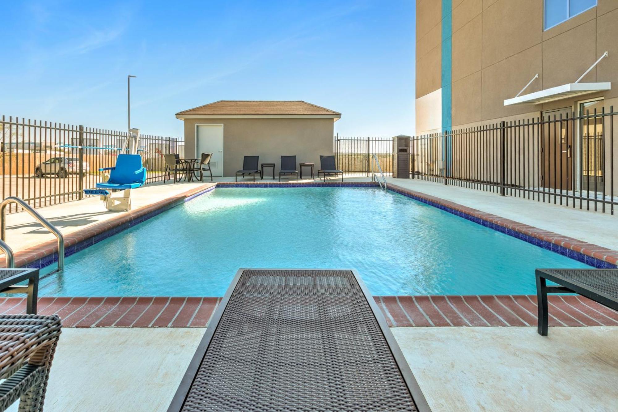 Holiday Inn Express - San Antonio East I-10 By Ihg Exterior photo